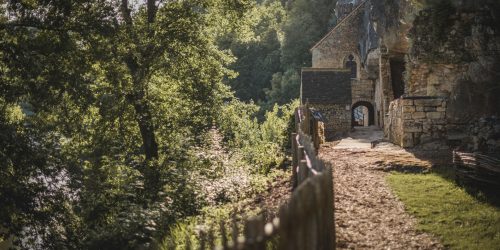 village_de_la_madeleine_village_troglodytique_périgord